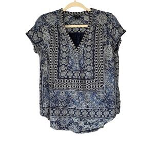 Lucky Brand navy and gray floral Aztec print cap sleeve vneck tee. Size M‎
